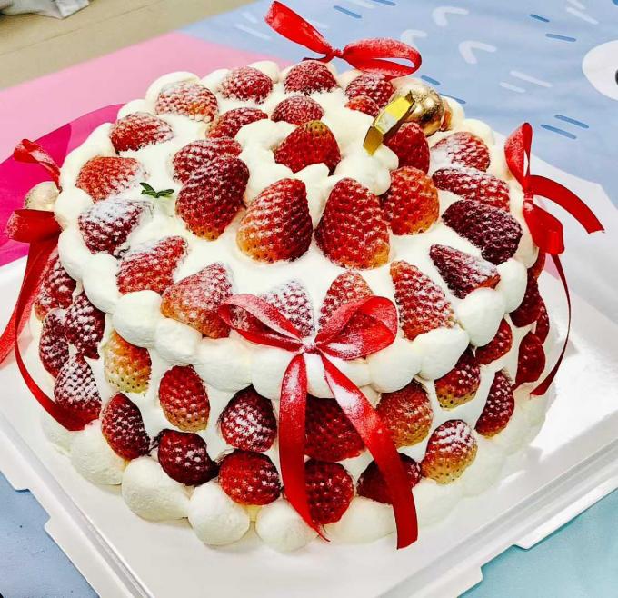 latest company news about Warm Hearts & Smooth Moves: Celebrating Our Quarterly Birthday Party at Guangzhou Ylcaster Metal Co., Ltd. 3